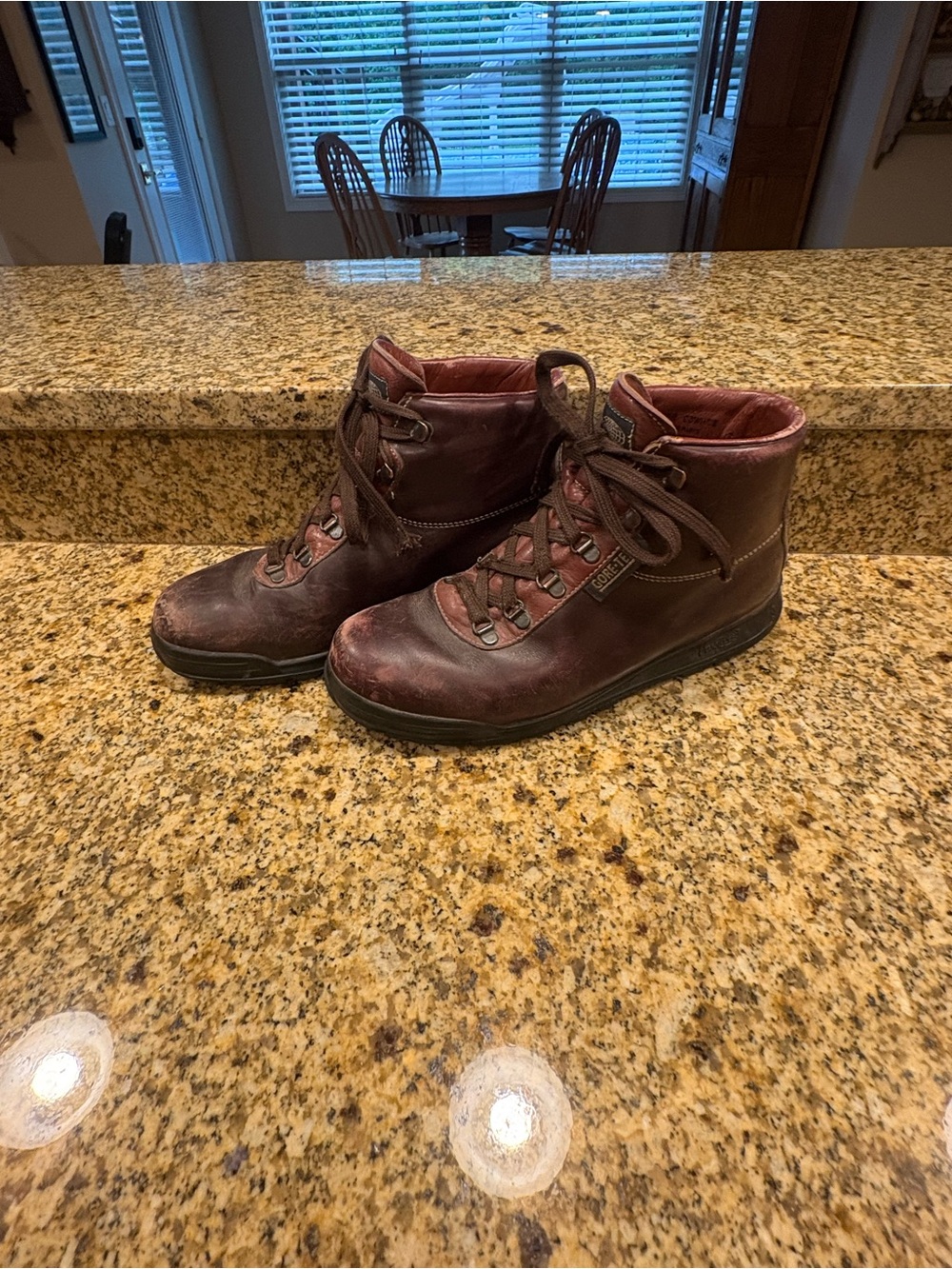 Vasque Sundowner Gore-Tex Hiking Boots Mens 9 M Maroon Leather Made in Italy